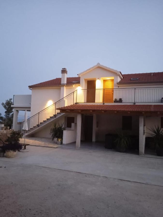Apartmani Nila Sveta Nedelja  Buitenkant foto
