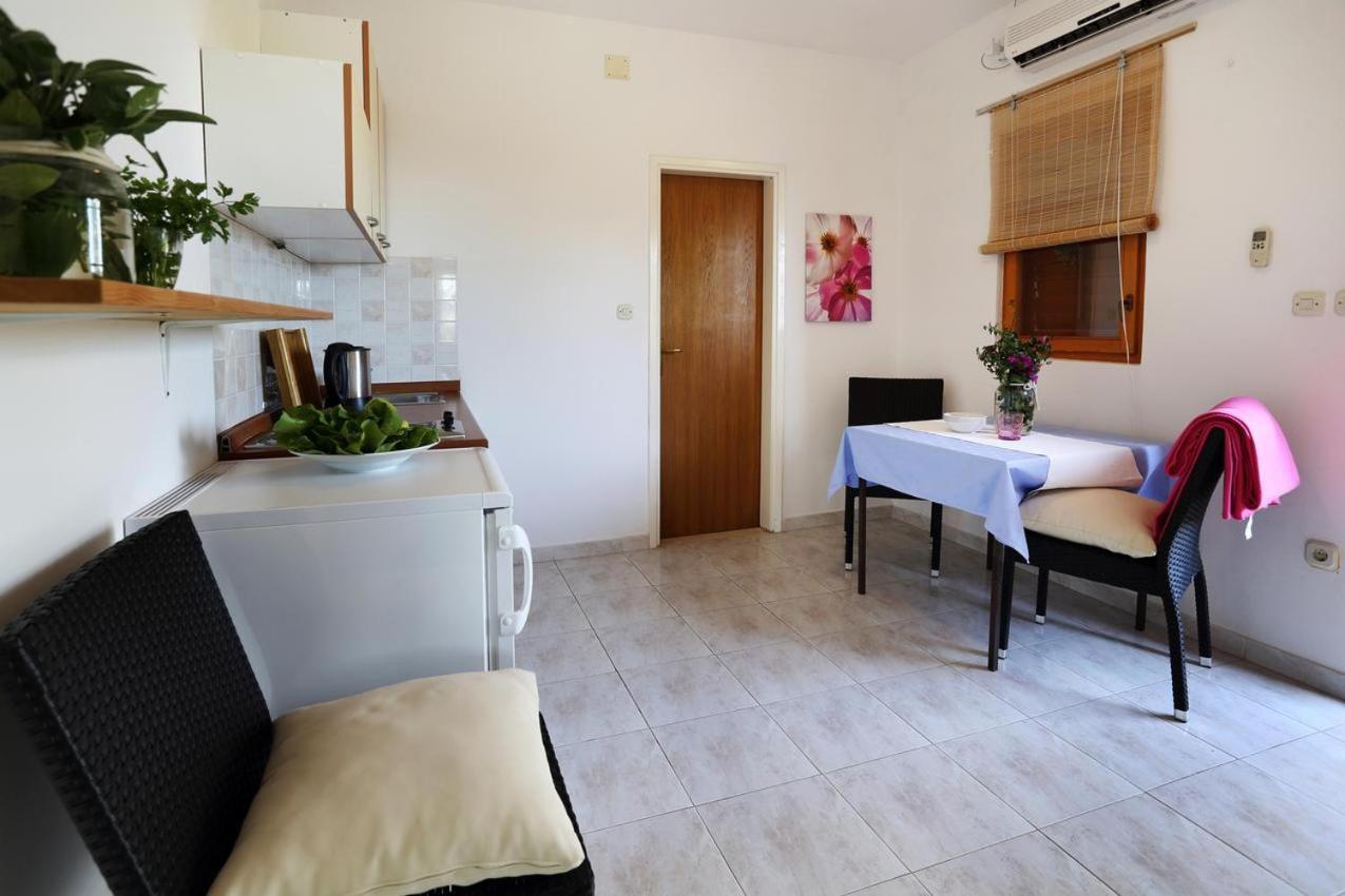 Apartmani Nila Sveta Nedelja  Kamer foto